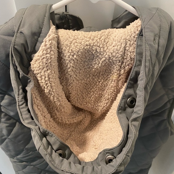 Eddie Bauer Puffer Vest Size M - Picture 7 of 11